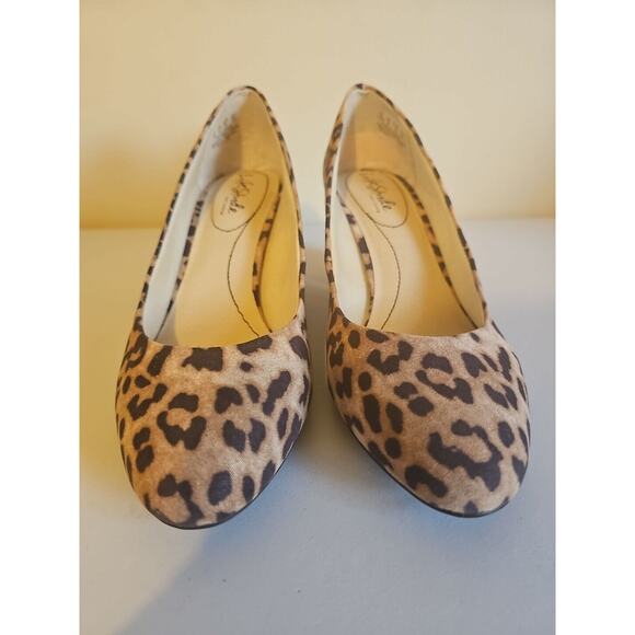 Life Stride Tylor Womens Size 8.5 Cushioned Footbed Slip-On Pumps‎ Leopard - Picture 1 of 13